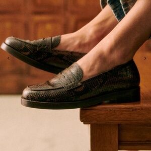 Classic, elegant, sexy Sezane Andrea Snakeskin Loafers 38 💋
